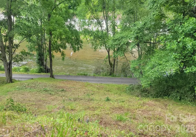 Homes for sale in Green Mountain, NC | 2079 Roses Branch Rd, Green Mountain, NC 28740 | MLS# 4395379