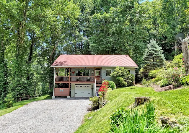 Homes for sale in Maggie Valley, NC | 10 Bridle Dr, Maggie Valley, NC 28751 | MLS# 4395396
