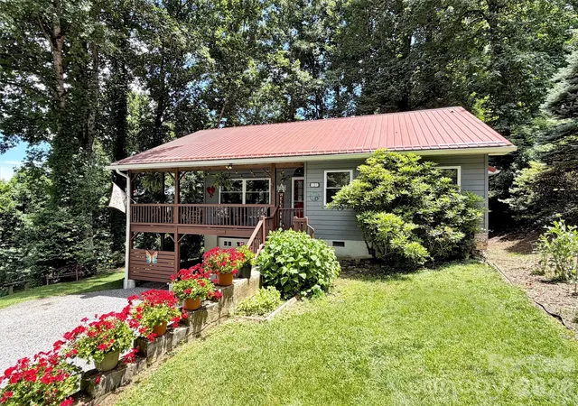 Homes for sale in Maggie Valley, NC | 10 Bridle Dr, Maggie Valley, NC 28751 | MLS# 4395396