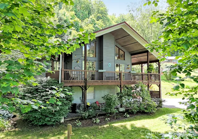 Homes for sale in Maggie Valley, NC | 10 Bridle Dr, Maggie Valley, NC 28751 | MLS# 4395396