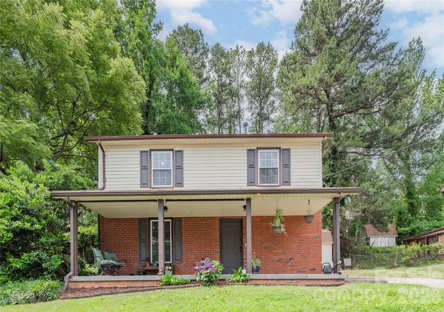 Photo 1 of Single family home for sale at 407 Westham Ridge Rd, Charlotte, NC 28217 | MLS# 4395415 | Listing updated on 2026-08-04