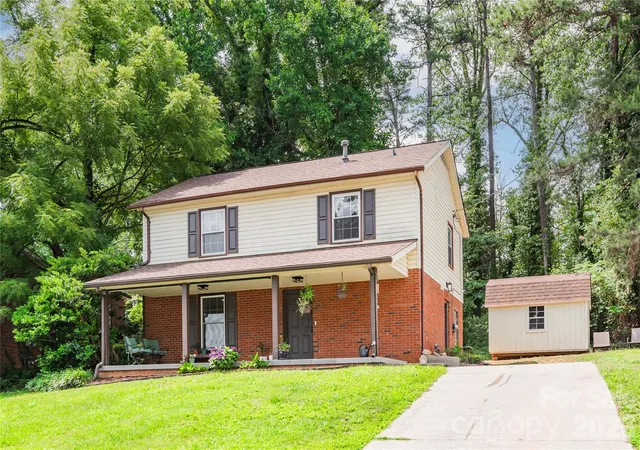 Photo 2 of Single family home for sale at 407 Westham Ridge Rd, Charlotte, NC 28217 | MLS# 4395415 | Listing updated on 2026-08-04