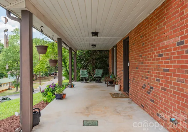 Photo 3 of Single family home for sale at 407 Westham Ridge Rd, Charlotte, NC 28217 | MLS# 4395415 | Listing updated on 2026-08-04