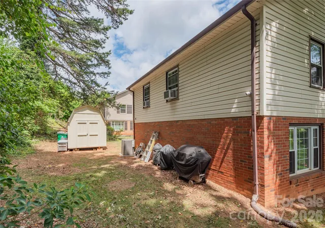 Photo 3 of Single family home for sale at 407 Westham Ridge Rd, Charlotte, NC 28217 | MLS# 4395415 | Listing updated on 2026-08-04