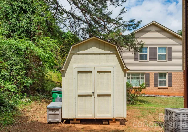 Photo 4 of Single family home for sale at 407 Westham Ridge Rd, Charlotte, NC 28217 | MLS# 4395415 | Listing updated on 2026-08-04