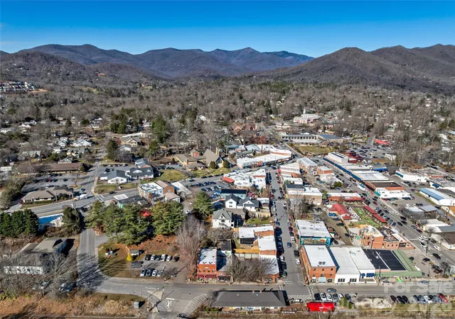 3rd image of 204 Sutton Ave, Black Mountain, NC 28711 | MLS# 4395430