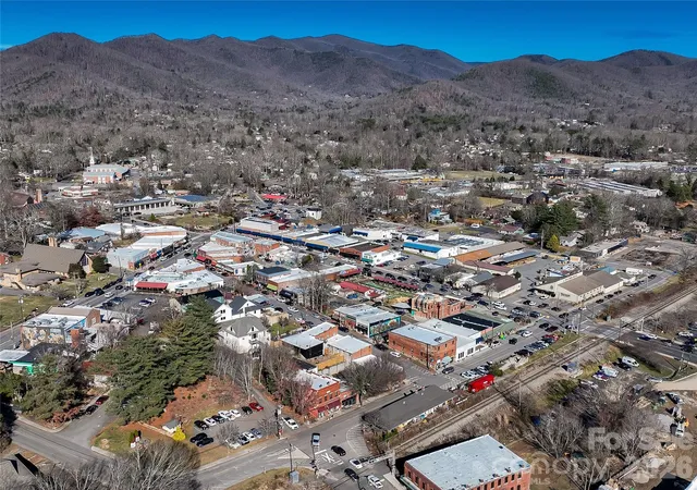 4th image of 204 Sutton Ave, Black Mountain, NC 28711 | MLS# 4395430