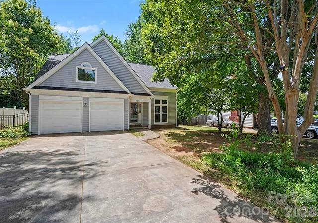 Homes for sale in Charlotte, NC | 2213 Century Oaks Ln, Charlotte, NC 28262 | MLS# 4395441