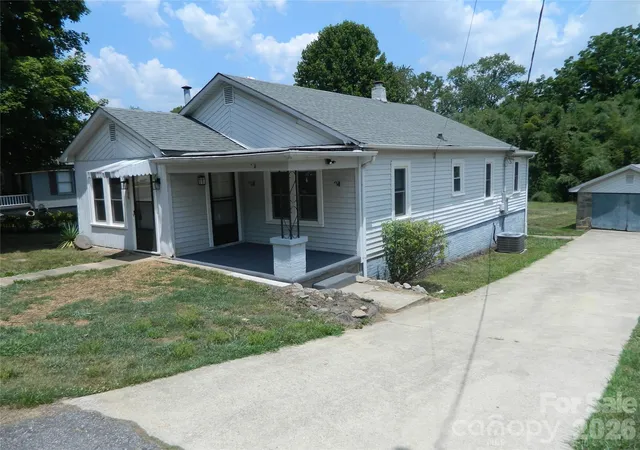 Photo 1 of Single family home for sale at 129 Edgebrook Pl Nw, Lenoir, NC 28645 | MLS# 4395446 | Listing updated on 2026-08-07