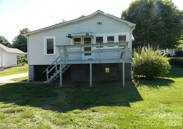Photo 3 of Single family home for sale at 129 Edgebrook Pl Nw, Lenoir, NC 28645 | MLS# 4395446 | Listing updated on 2026-08-07