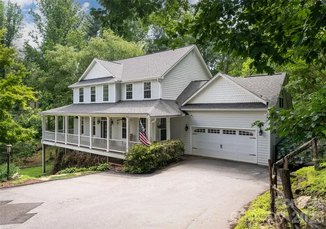 Photo 1 of Single family home for sale at 10 Lark Hl Dr, Arden, NC 28704 | MLS# 4395452 | Listing updated on 2026-07-23