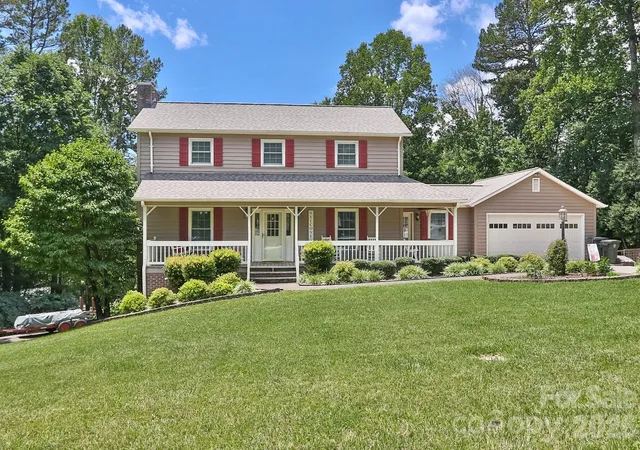 Homes for sale in Elkin, NC | 135 Holly Hill Dr, Elkin, NC 28621 | MLS# 4395463