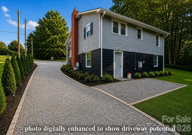 Photo 5 of Single family home for sale at 32 W Highland Ave, Granite Falls, NC 28630 | MLS# 4395467 | Listing updated on 2026-09-02