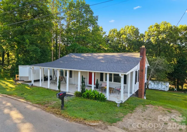 Photo 4 of Single family home for sale at 32 W Highland Ave, Granite Falls, NC 28630 | MLS# 4395467 | Listing updated on 2026-09-02