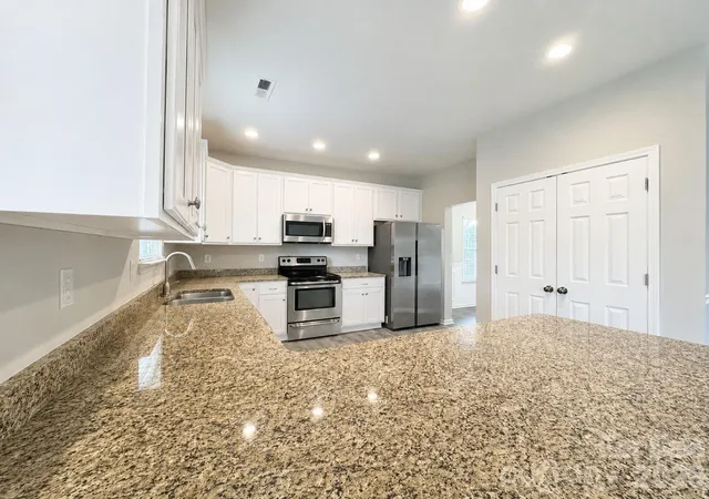 4th image of 2482 Chatham Dr, Fort Mill, SC 29707 | MLS# 4395475