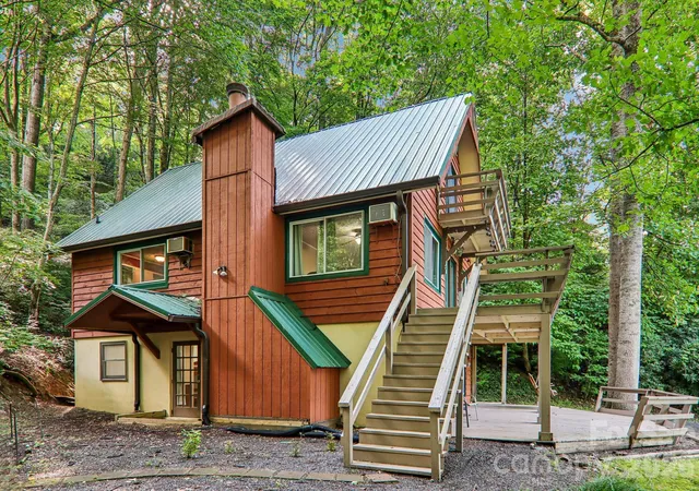 Photo 3 of Single family home for sale at 330 Riddle Cvs Rd, Maggie Valley, NC 28751 | MLS# 4395479 | Listing updated on 2026-08-27