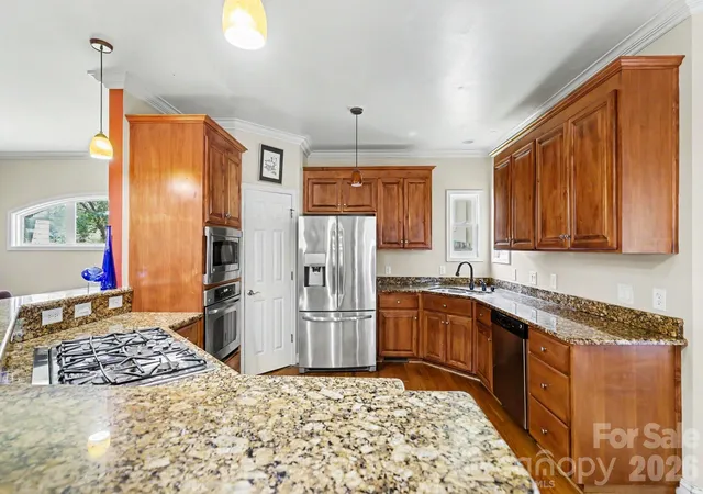 Photo 4 of Single family home for sale at 10130 Fairlea Dr, Charlotte, NC 28269 | MLS# 4395480 | Listing updated on 2026-10-25
