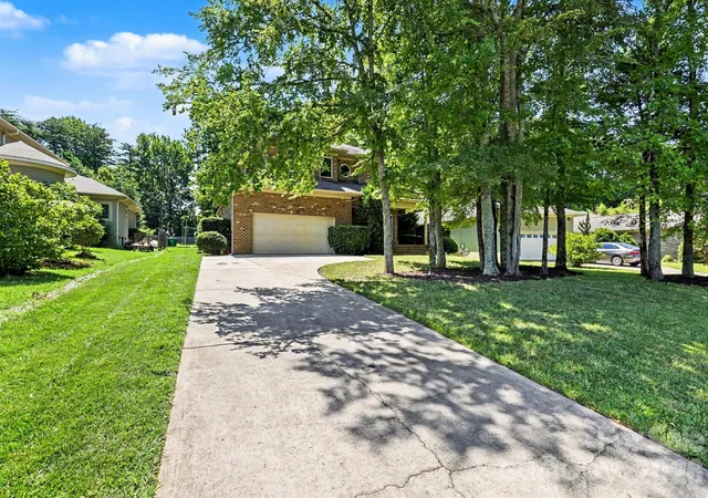 Photo 2 of Single family home for sale at 10130 Fairlea Dr, Charlotte, NC 28269 | MLS# 4395480 | Listing updated on 2026-08-28