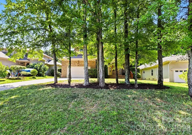 Photo 3 of Single family home for sale at 10130 Fairlea Dr, Charlotte, NC 28269 | MLS# 4395480 | Listing updated on 2026-08-28