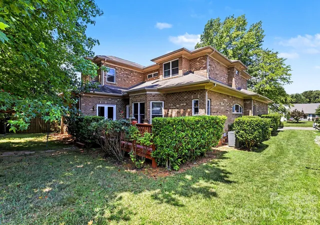 Single family home for sale at 10130 Fairlea Dr, Charlotte, NC 28269 | MLS# 4395480