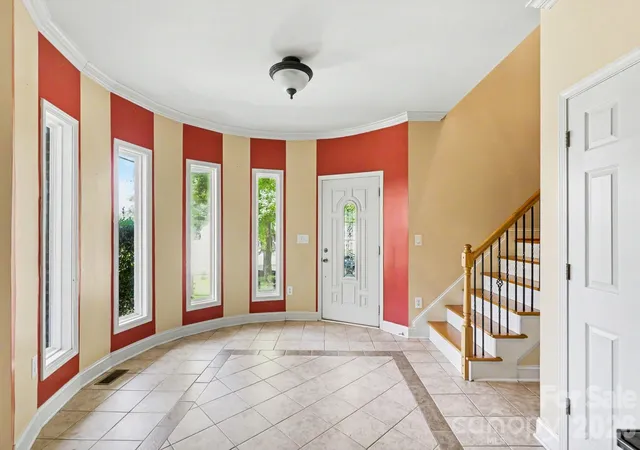 Photo 3 of Single family home for sale at 10130 Fairlea Dr, Charlotte, NC 28269 | MLS# 4395480 | Listing updated on 2026-10-25