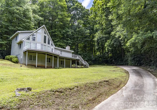 Photo 3 of Single family home for sale at 101 Friar Tuck Ln, Maggie Valley, NC 28751 | MLS# 4395488 | Listing updated on 2026-10-01