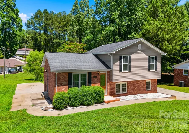 2nd image of 1401 Southwest Blvd, Newton, NC 28658 | MLS# 4395509