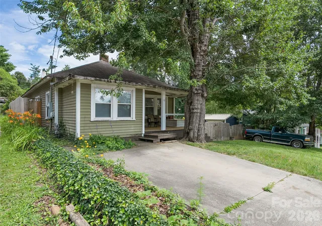 2nd image of 15 Craig Cir, Asheville, NC 28805 | MLS# 4395513
