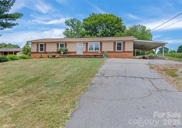2nd image of 111 Keith St, Clyde, NC 28721 | MLS# 4395522