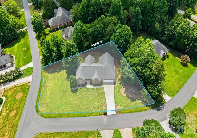 2nd image of 4305 Cottingham Dr, Hickory, NC 28602 | MLS# 4395524