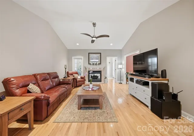 4th image of 4305 Cottingham Dr, Hickory, NC 28602 | MLS# 4395524