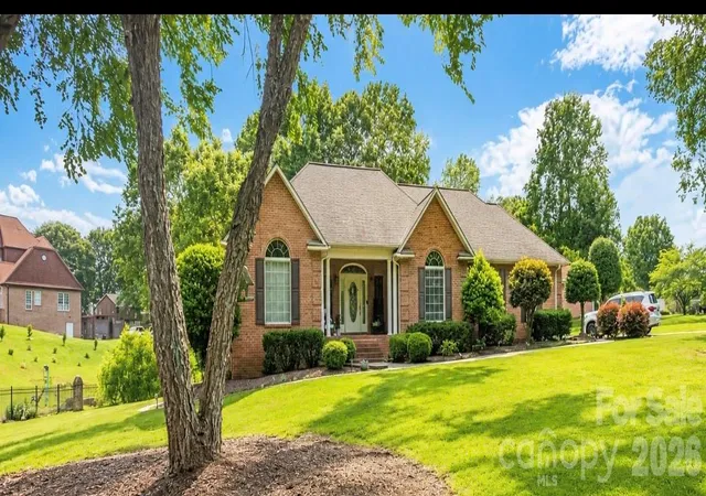 Homes for sale in Cherryville, NC | 2041 Fairways Dr, Cherryville, NC 28021 | MLS# 4395550