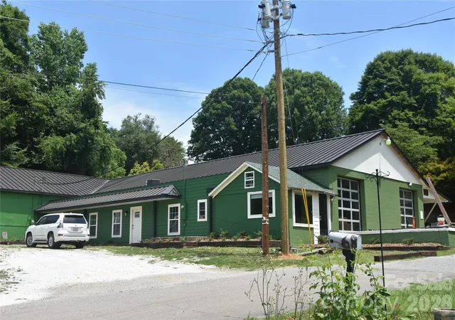 Photo 1 of Single family home for sale at 68 Circle Dr, Marion, NC 28752 | MLS# 4395560 | Listing updated on 2026-06-20