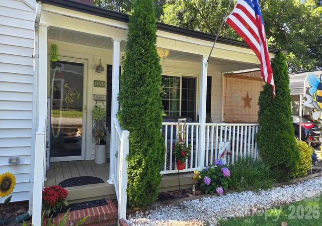 1st image of 809 Alexander St, Lincolnton, NC 28092 | MLS# 4395562