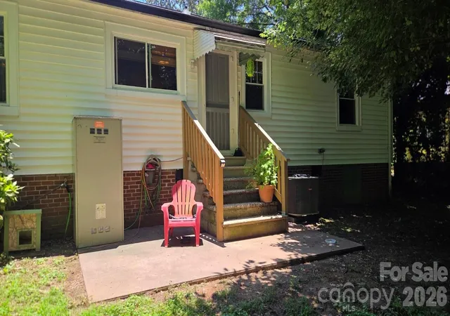 3rd image of 809 Alexander St, Lincolnton, NC 28092 | MLS# 4395562