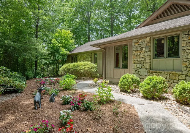 Homes for sale in Flat Rock, NC | 117 Tarnhill Dr, Flat Rock, NC 28731 | MLS# 4395598