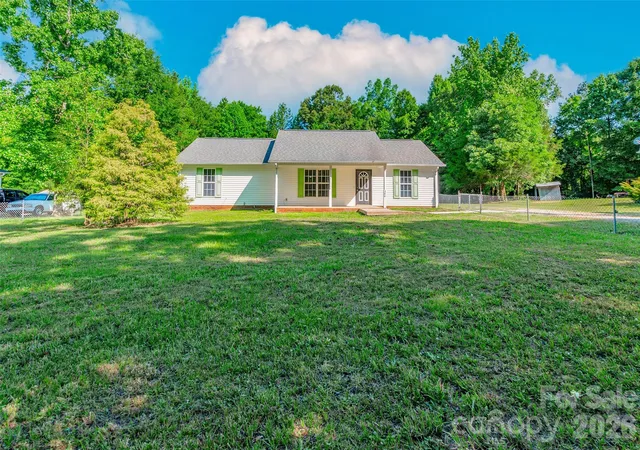 Homes for sale in York, SC | 386 Sutton Springs Rd, York, SC 29745 | MLS# 4395604