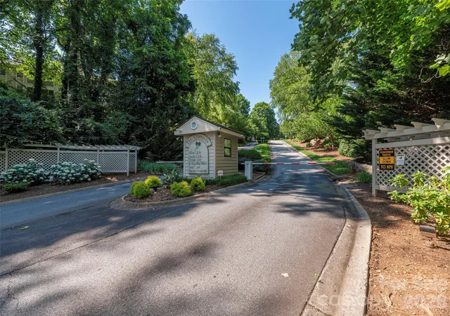 31st image of 3201 Saint Augustine Pl, Asheville, NC 28805 | MLS# 4395613