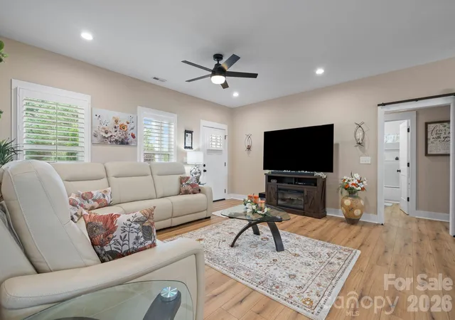 5th image of 2026 Crestdale Ln, Newton, NC 28658 | MLS# 4395629