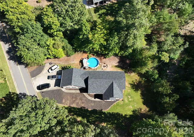 Photo 3 of Single family home for sale at 1395 Robinhood Dr, Morganton, NC 28655 | MLS# 4395636 | Listing updated on 2026-10-02