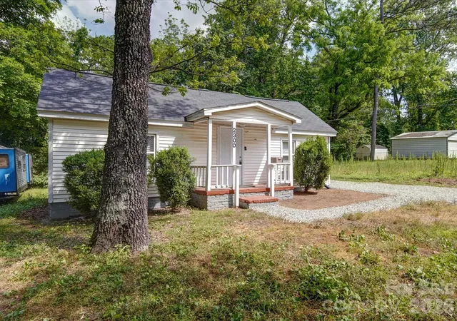 Photo 2 of Single family home for sale at 2300 Kennesaw Dr, Charlotte, NC 28216 | MLS# 4395642 | Listing updated on 2026-08-19