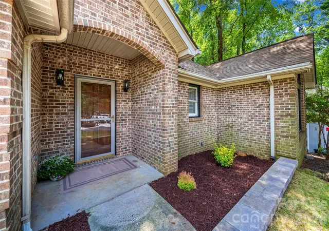 Photo 2 of Single family home for sale at 5053 Suwarrow Ct, Fort Mill, SC 29708 | MLS# 4395650 | Listing updated on 2026-09-02