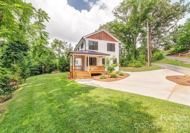 2nd image of 18 Wildwood Park Dr, Weaverville, NC 28787 | MLS# 4395669