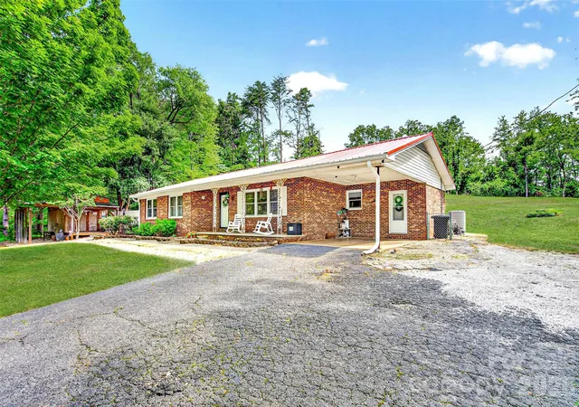 Homes for sale in Nebo, NC | 2355 Tatertown Loop, Nebo, NC 28761 | MLS# 4395687