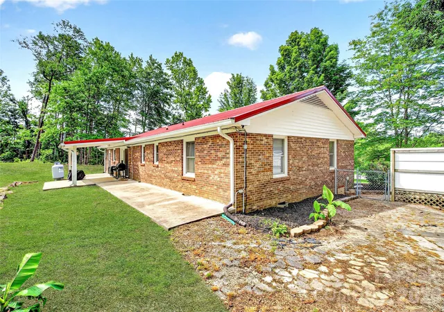 Homes for sale in Nebo, NC | 2355 Tatertown Loop, Nebo, NC 28761 | MLS# 4395687