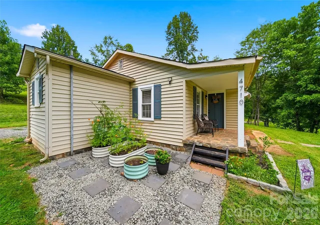 Homes for sale in Lenoir, NC | 4710 Overland Rd, Lenoir, NC 28645 | MLS# 4395693