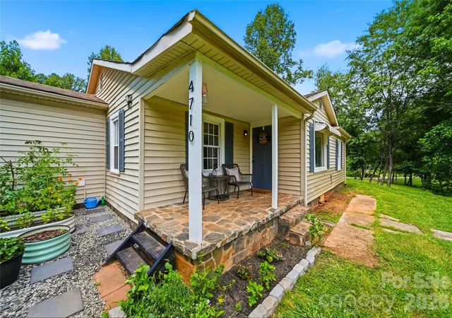 Homes for sale in Lenoir, NC | 4710 Overland Rd, Lenoir, NC 28645 | MLS# 4395693