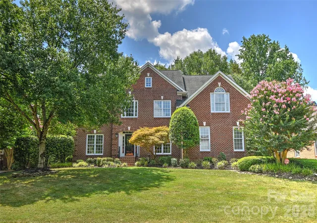 Photo 2 of Sale Pending at 5403 Stallworth Dr, Charlotte, NC 28226 | MLS# 4395748 | Listing updated on 2026-08-29