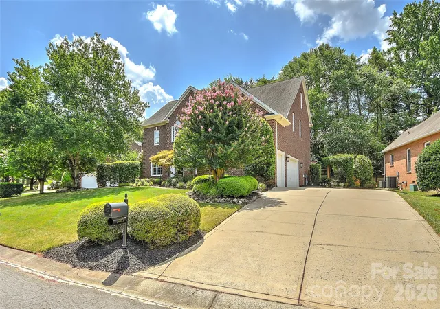 Photo 3 of Sale Pending at 5403 Stallworth Dr, Charlotte, NC 28226 | MLS# 4395748 | Listing updated on 2026-08-29