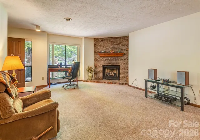 Listing Photo 5 - Condo for sale in building located at 33 Ravencroft Ln, Asheville, NC 28803 - Unit #E33
